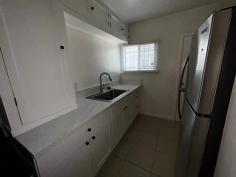 925 N Azusa Ave — Photo 13