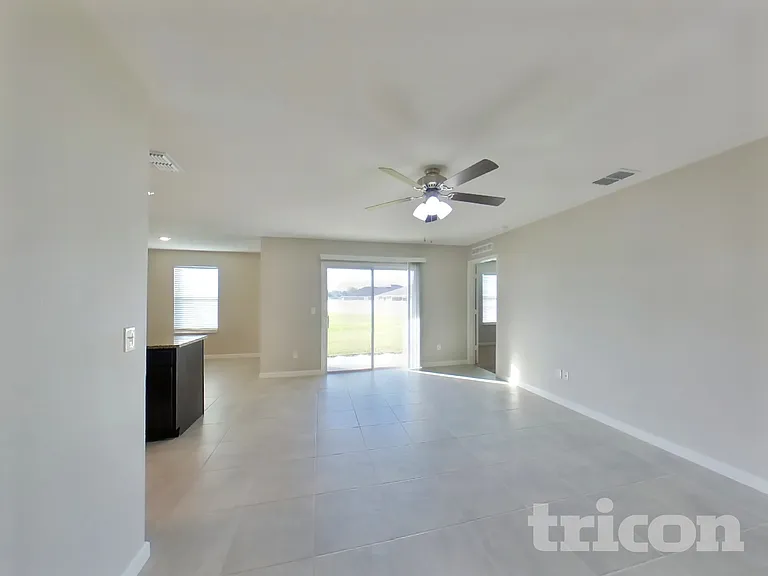 77063 Crosscut Way — Photo 4