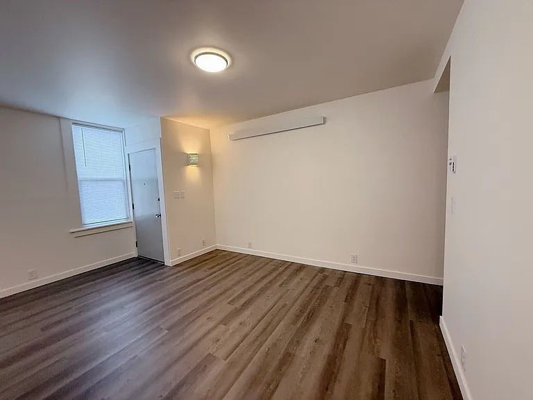 315 E Laurel St — Photo 15