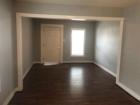 3rd image of 427 Leeds Ave