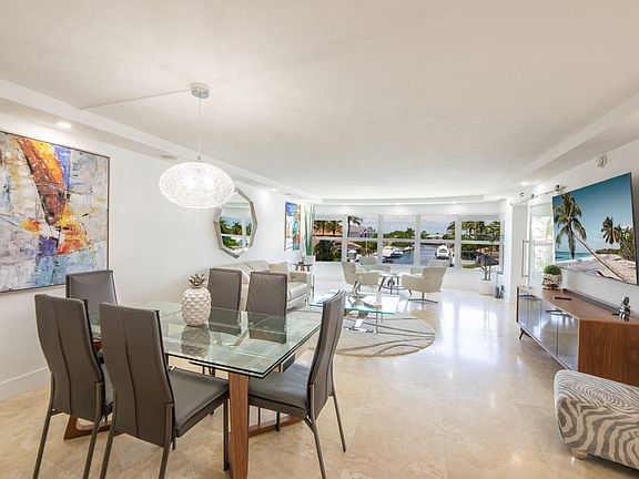 3rd image of 3121 NE 51st Street #305e