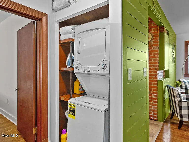226 E Water St — Photo 13