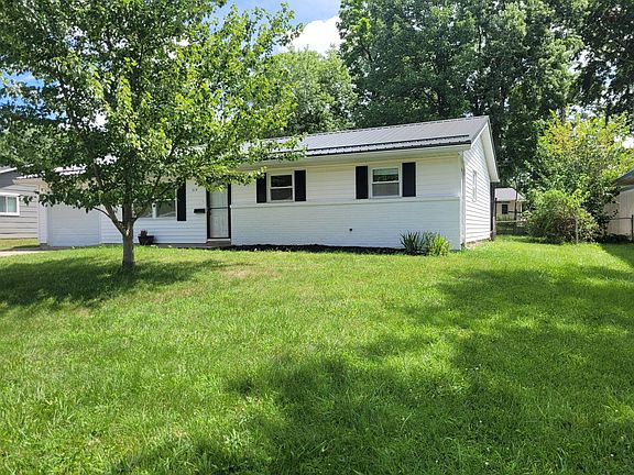 3rd image of 715 S Hickory Dr