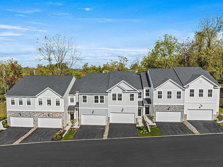 97 Four Leaf Dr — Photo 1