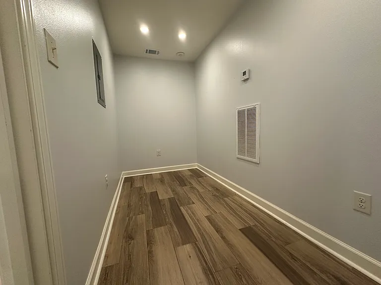 Louisiana Terrace — Photo 43