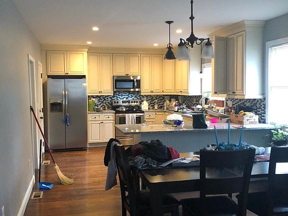 5th image of 283 Sutton Ave