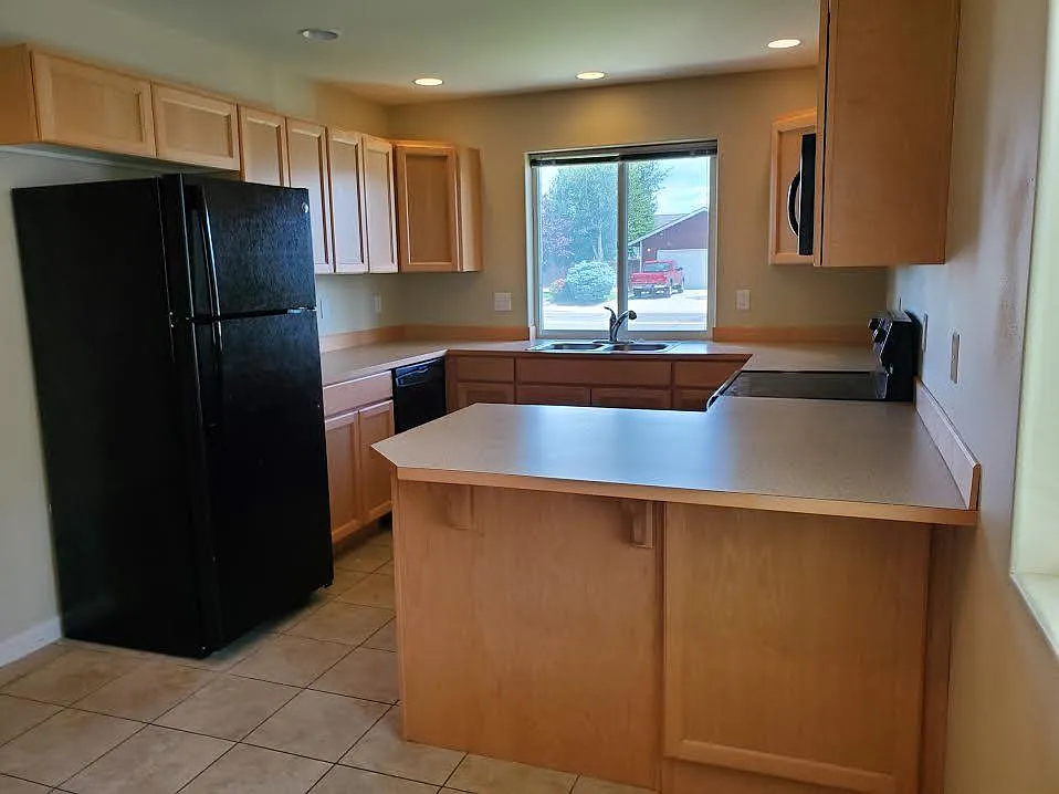 200 W Greenfield Ave — Photo 4