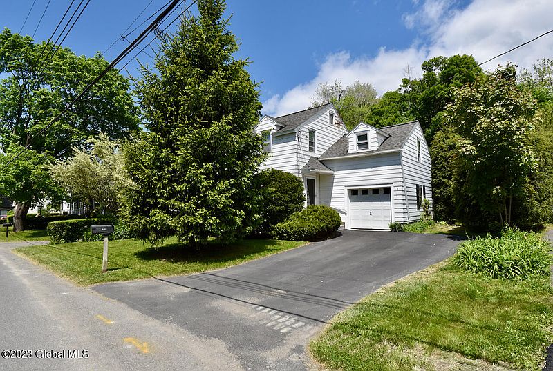 4th image of 103 Marion Avenue