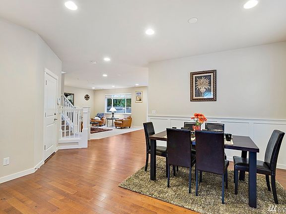 3rd image of 10498 Sheridan Cres NE