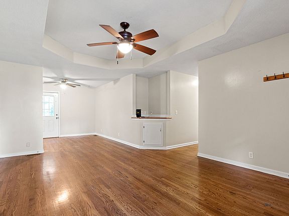 5th image of 1543 Barrywood Cir W