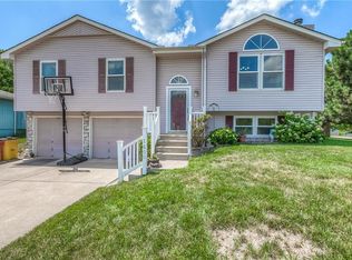 1600 S Whitney Dr, Independence, MO 64057