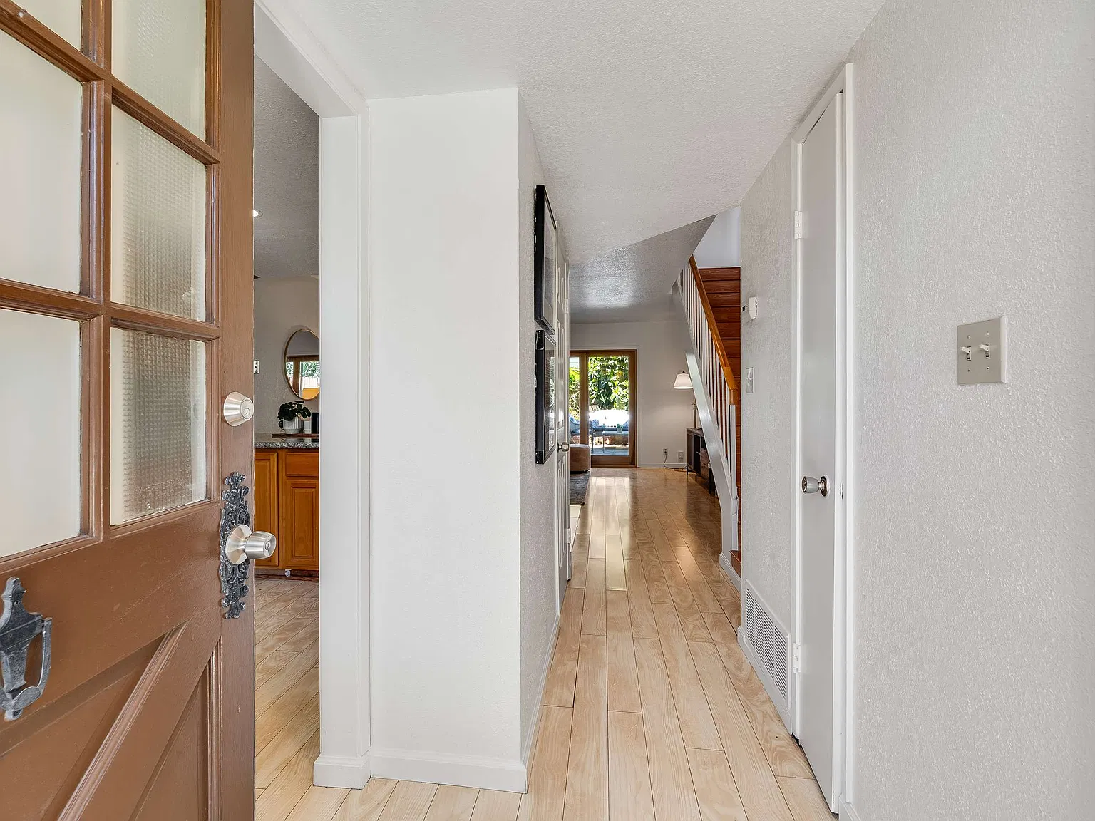 3 bed, 1130 sqft, $3,500 — Photo 3