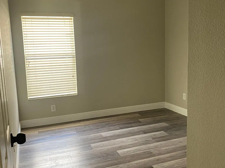 656 Fern Lake Dr — Photo 5