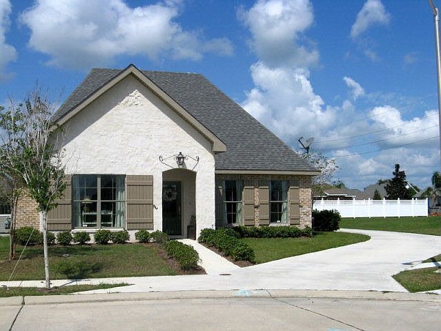 1st image of 324 Shelby Claire Dr