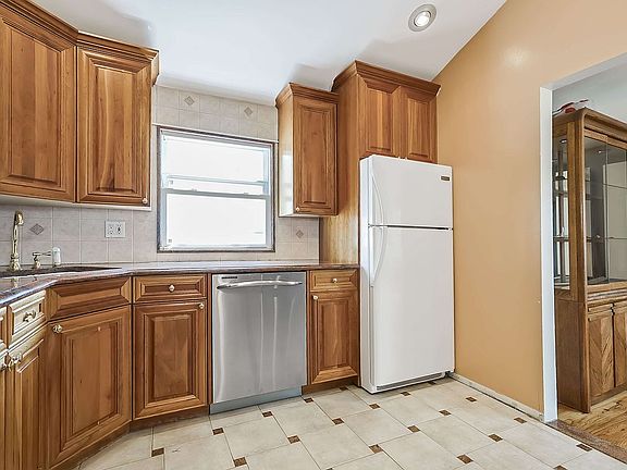 2nd image of 160-35 79th St