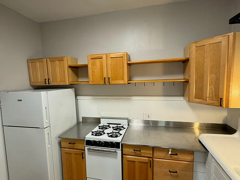 623 Cherry St SE — Photo 5