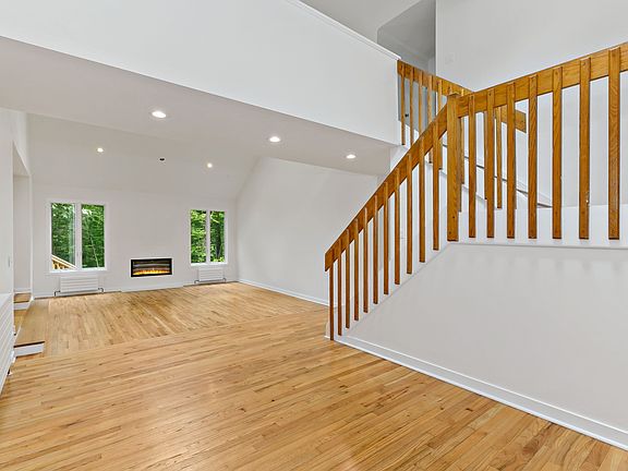 LindaH-16 Deer Hill 01.JPG