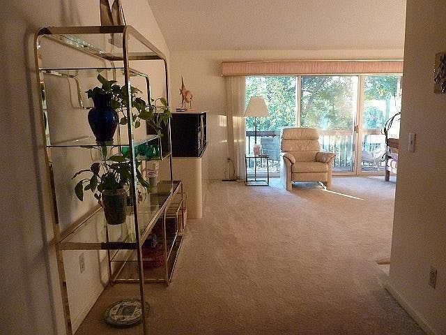 1st image of 9905 Hawthorne Glen Dr