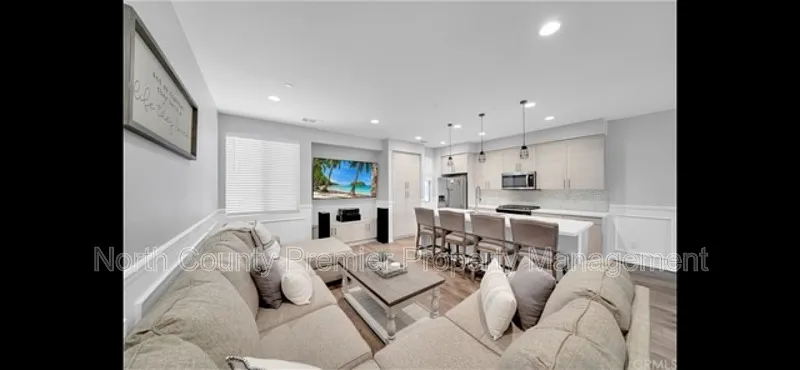 3 bed, 3.0 bath, 1569 sqft, $3,795 — Photo 3