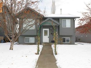 207 N Lancaster Dr, Red Deer, AB T4R 2R4