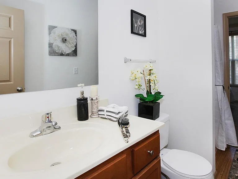 Ivy Ridge Apartments & Townhomes — Photo 14