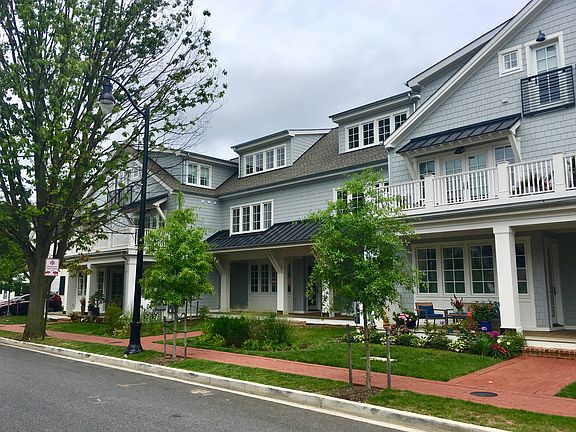 3rd image of 400 Chesapeake Ave Unit 106