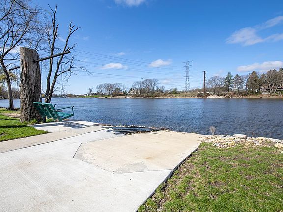 4th image of 9810 Queen Oaks Dr