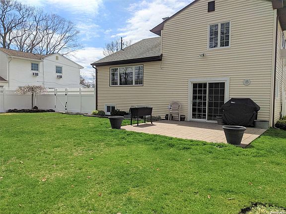 5th image of 37 Selden Blvd