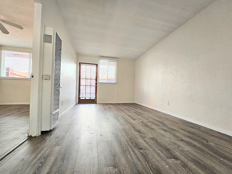 3994 Ingraham St #A — Photo 10
