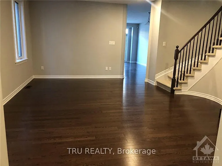 222 Fergus Cres — Photo 9