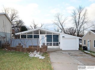 6927 Bedford Ave, Omaha, NE 68104
