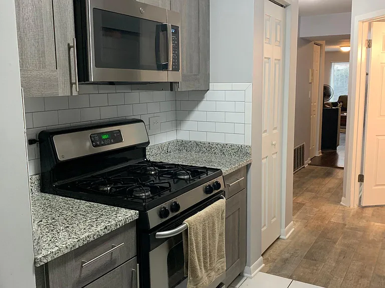 2040 W Crystal St #1 — Photo 3