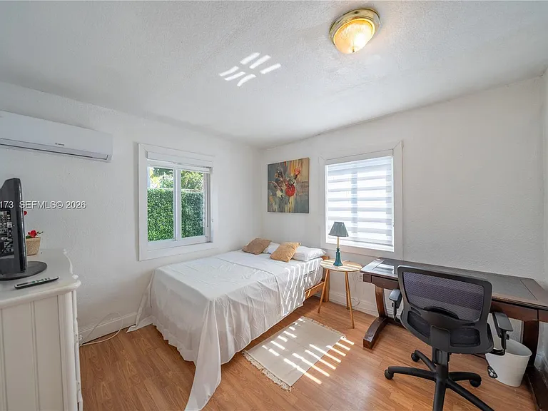 1678 SW 11th St #1 — Photo 6