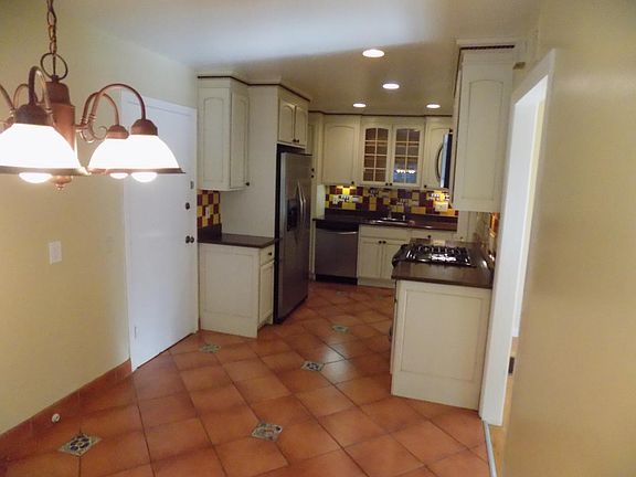 5th image of 723 San Jude Ave