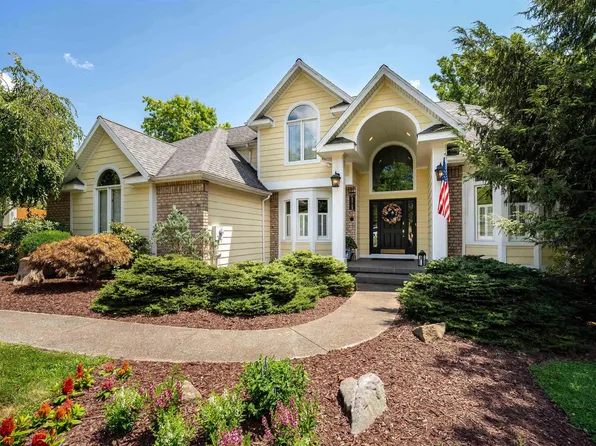 4325 Brettwood Ln, Morgantown, WV 26508