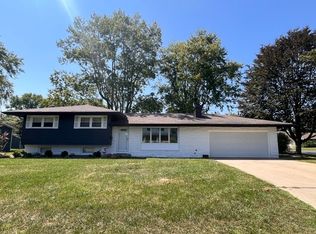 321 Cedar Ln, Arthur, IL 61911