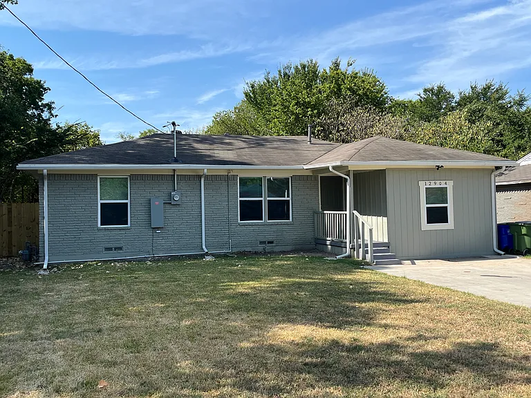 12904 Mitchell Dr — Photo 2
