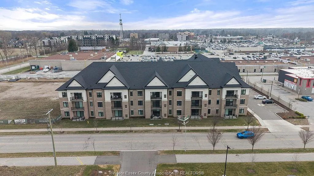 2 bed, 2.0 bath, 1047 sqft, $2,350 — Photo 3