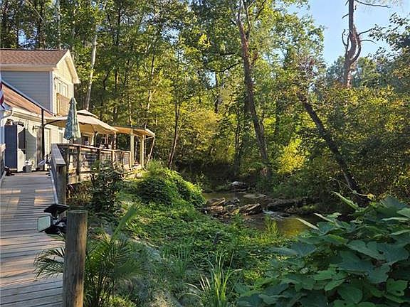 3rd image of 920 Pennell Rd