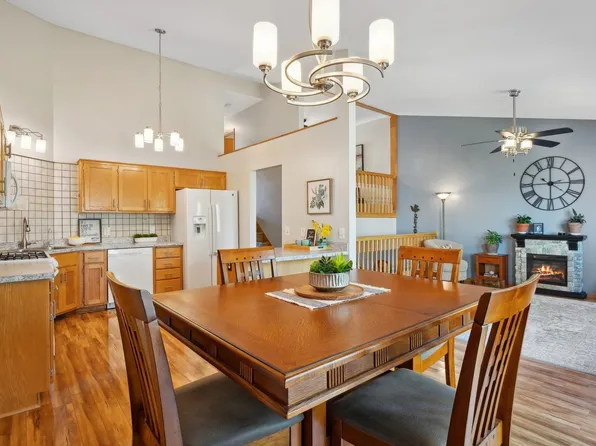 2760 Cutters Grove Cir, Anoka, MN 55303