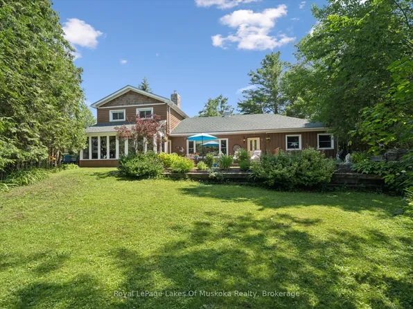 1012 Grey St, Muskoka Lakes, ON P0C 1A0