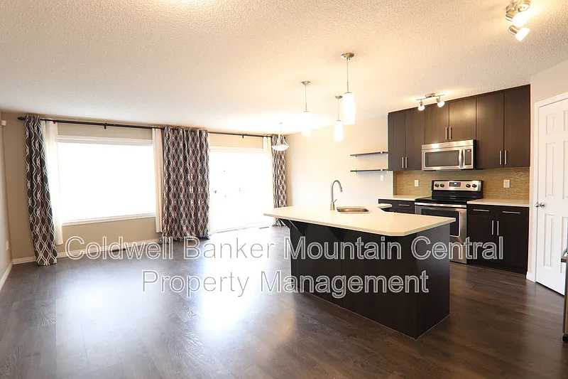 3 bed, 2.5 bath, 1500 sqft, $2,150 — Photo 2