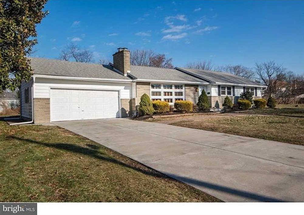 200 Laurel Ave — Photo 1