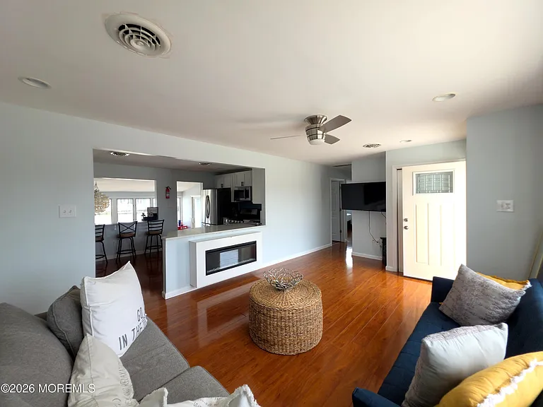 129 E Raritan Dr — Photo 9