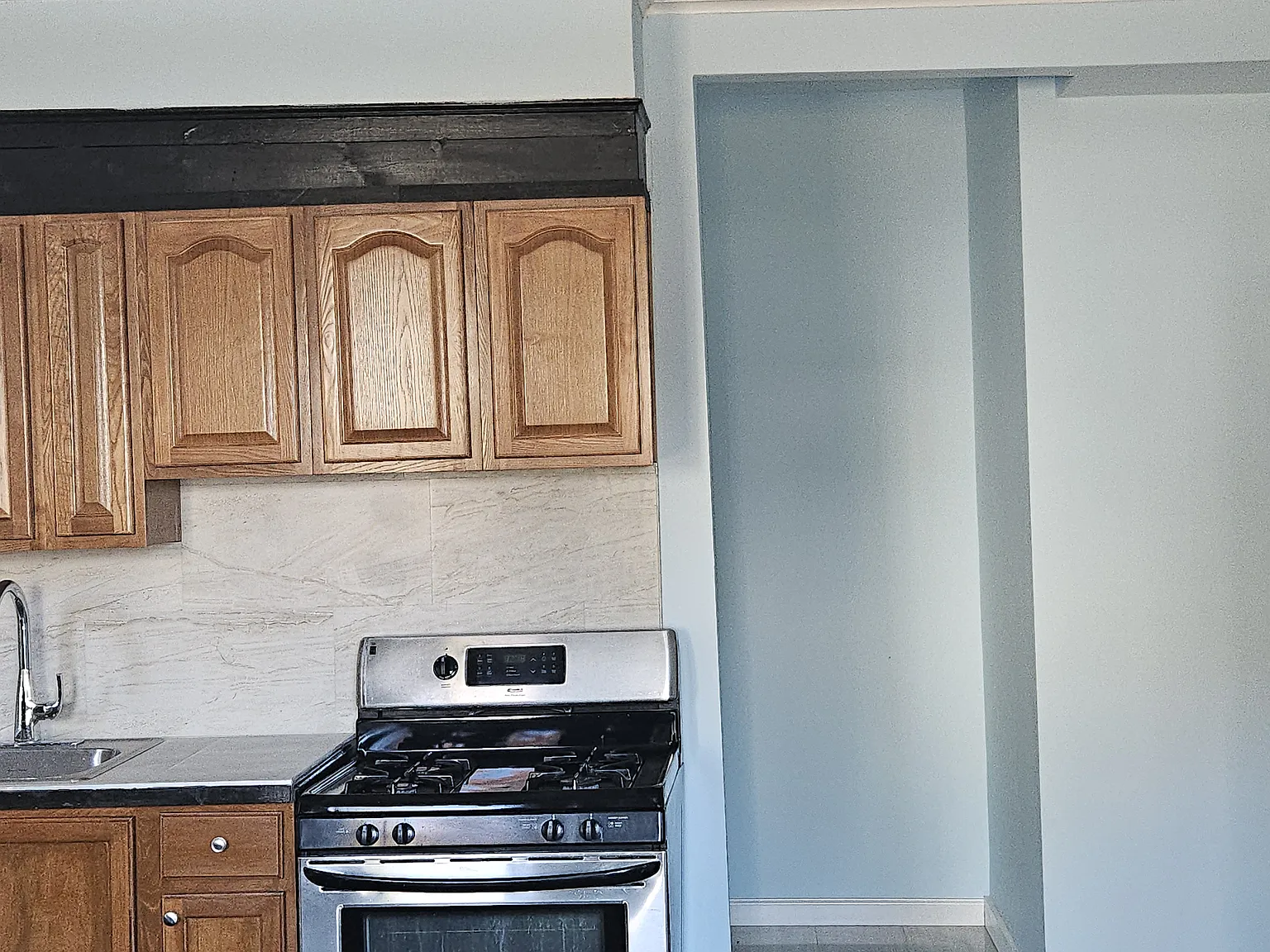 140 Lester Ave — Photo 3