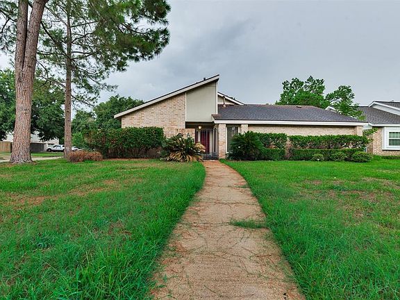 2nd image of 1046 Dominion Dr