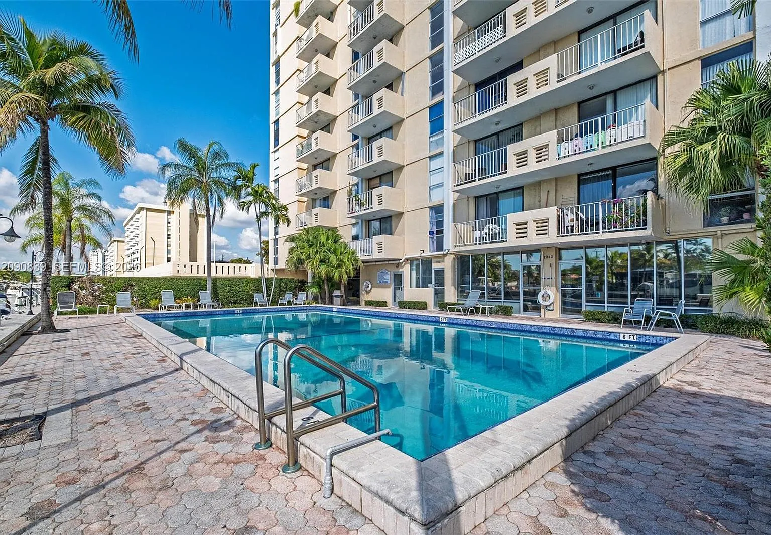 Vecino Del Mar Condo — Photo 1