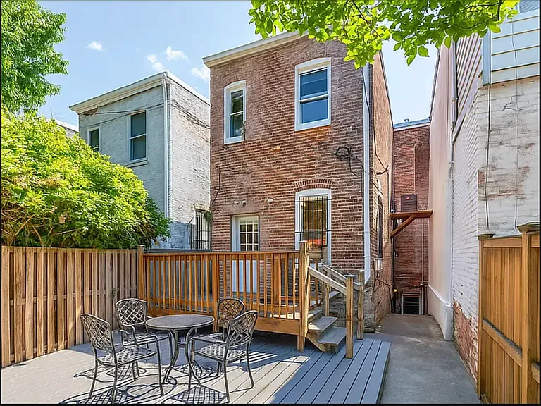 724 5th St NE #G — Photo 33