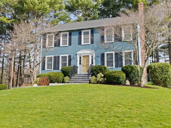 5 Lorraine Metcalf Dr, Wrentham, MA 02093