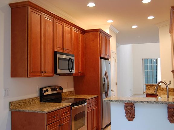 Eat-In Kitchen W/Breakfast Bar